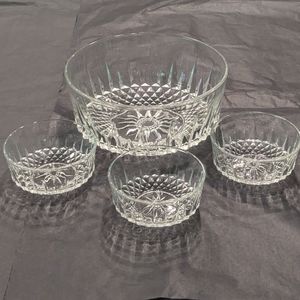 VTG Arcoroc France Diamant  Starburst Patterned Brilliant Cut Round 4 Bowl Set